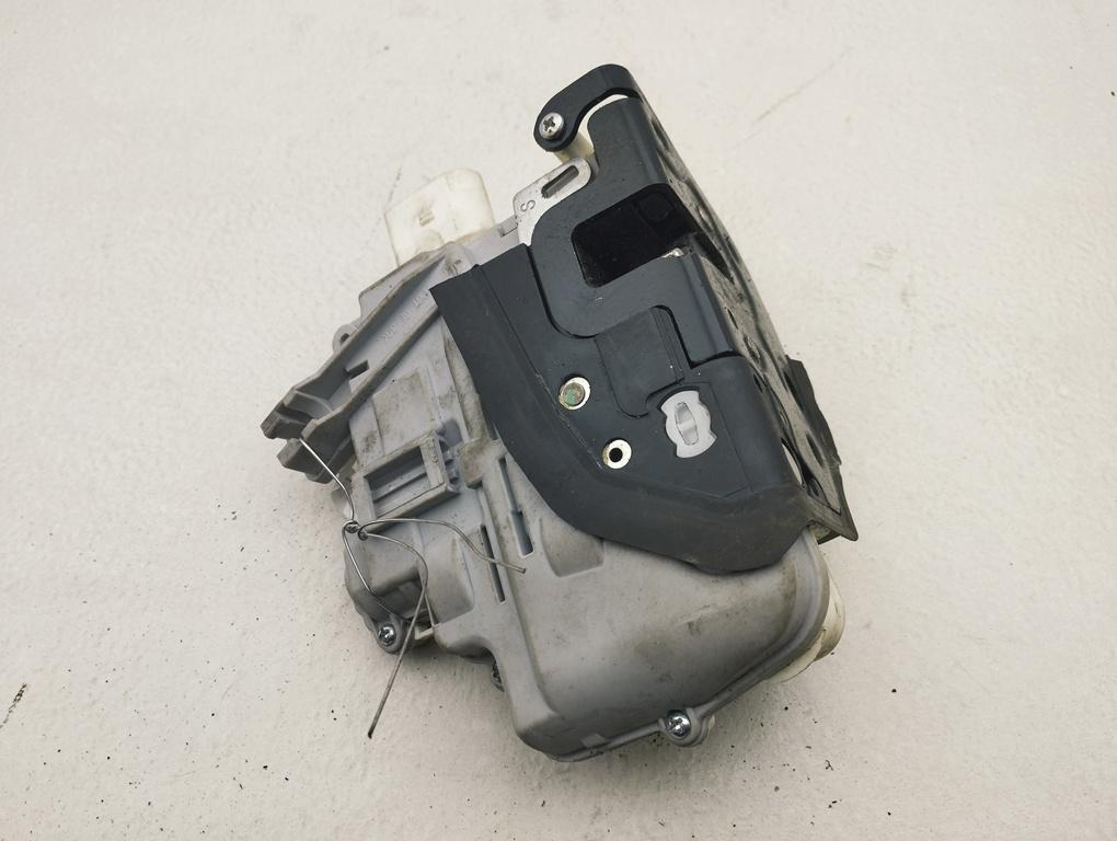 замок двери передней левой Volkswagen Passat B6 2006, 2.0 л., бензин, МКПП, синий, универсал, AIC
