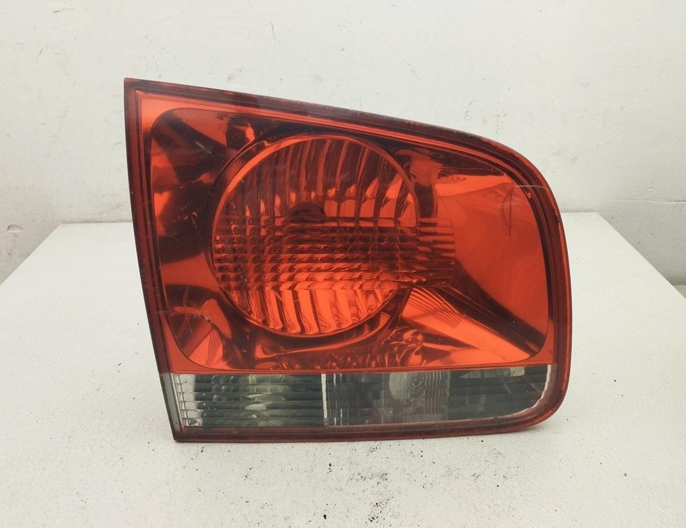 фонарь крышки багажника левый Volkswagen Touareg 1 поколение 2006, 3.0 л., дизель, АКПП, серый, внедорожник 5 дв., 7L6945093H - фото №1