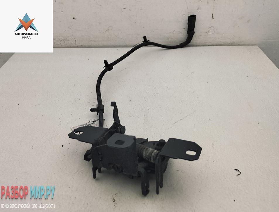 замок капота Volkswagen Golf 4 поколение 1999, 1.4 л., бензин, МКПП, синий, хетчбэк 5 дв., 1J0823509 - фото №1