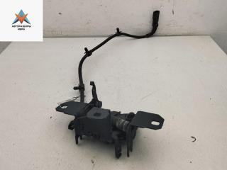 замок капота Volkswagen Golf 4 поколение 1999, 1.4 л., бензин, МКПП, синий, хетчбэк 5 дв., 1J0823509