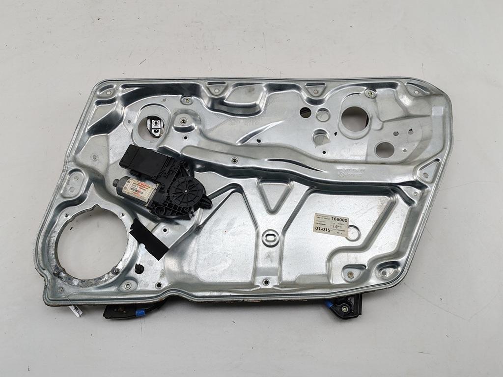 стеклоподъемник электрический передний правый Volkswagen Passat B5 1997, 1.6 л., бензин, МКПП, синий, универсал, 3B4837756A - фото №1