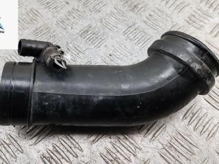 патрубок воздушного фильтра Audi A4 B5 1997, 1.6 л., бензин, 050133354