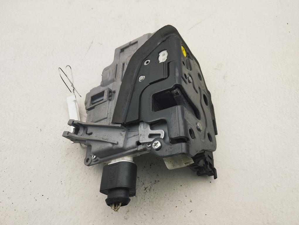 замок двери передней правой Volkswagen Passat B6 2006, 2.0 л., бензин, МКПП, синий, универсал, 55384845 - фото №1