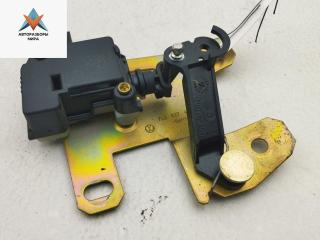 активатор замка багажника Volkswagen Touareg 1 поколение 2006, 3.0 л., дизель, АКПП, серый, внедорожник 5 дв., 7L6827425