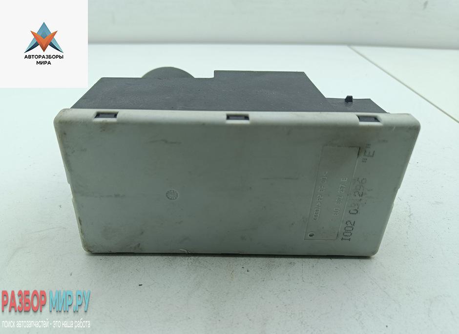 компрессор центрального замка Audi A4 B5 1996, 1.8 л., бензин, МКПП, синий, седан, 8L0862257E - фото №1