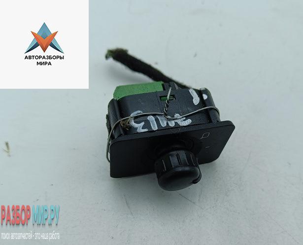 джойстик регулировки зеркал Audi A6 Allroad Quattro C5 2000, 2.5 л., дизель, АКПП, зелёный, универсал, 4B0959551 - фото №1