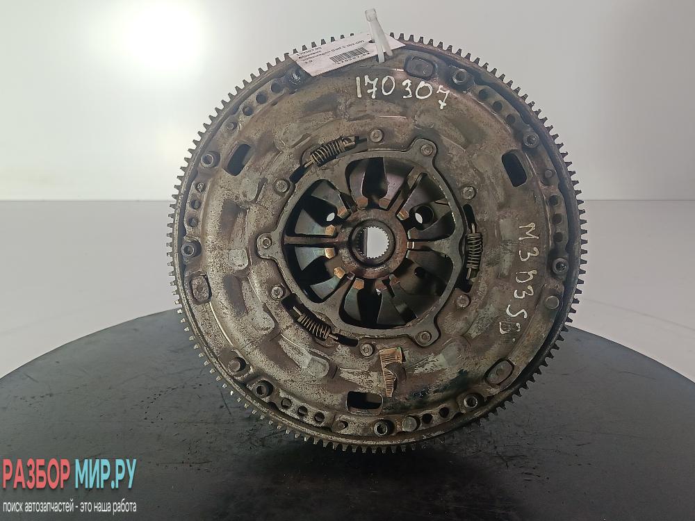 маховик Volkswagen Golf 5 поколение 2007, цвет - фото №1