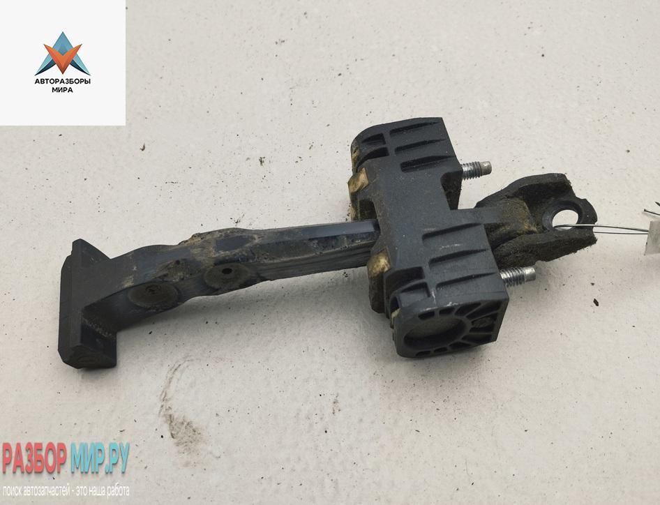 Ограничитель открывания двери задней Opel Zafira 2 поколение (B) 2006, минивэн - фото №1