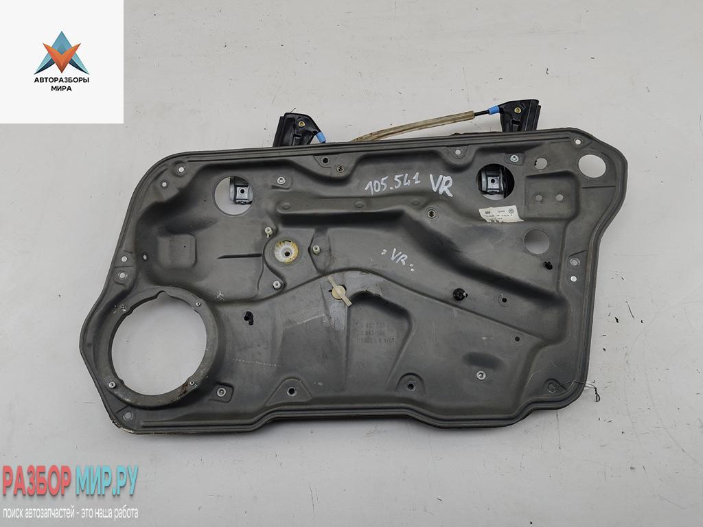 стеклоподъемник электрический передний правый Volkswagen Golf 4 поколение 1999, 1.9 л., дизель, МКПП, синий, хетчбэк 5 дв., 1J4837462H - фото №1