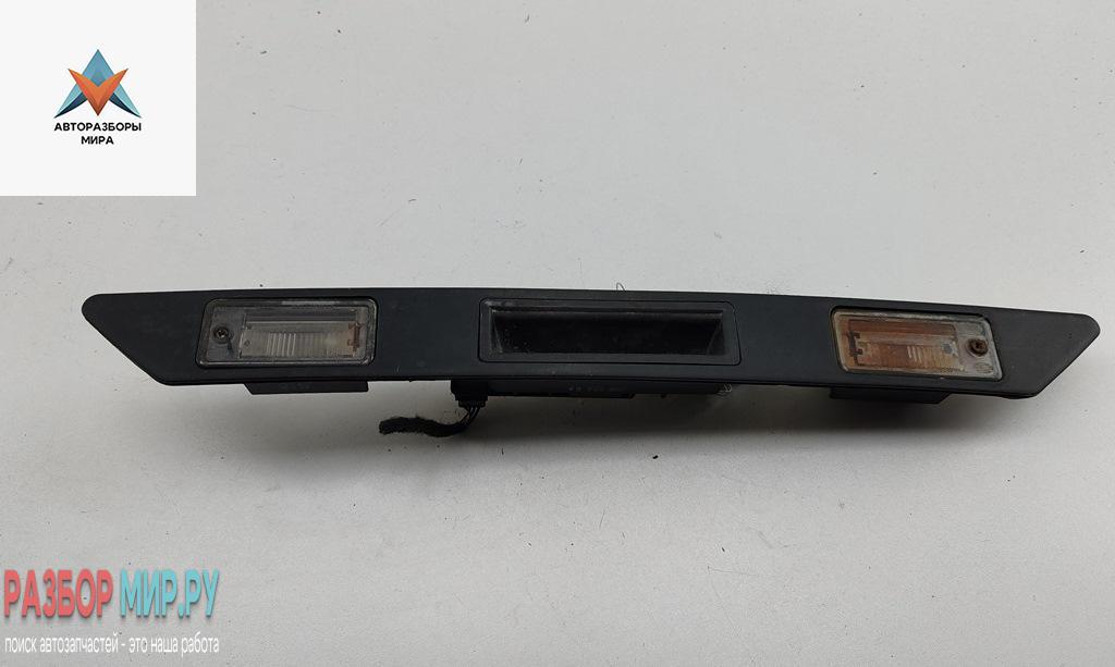 накладка подсветки номера Audi A4 B7 2005, 3.2 л., бензин, АКПП, синий, универсал, 8P48275743FZ - фото №1