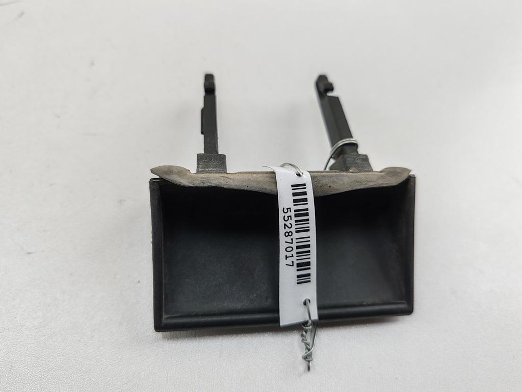 кнопка открытия багажника Audi A6 4B/C5 1998, 1.8 л., Ti, бензин, МКПП, чёрный, универсал, 4B0827777A - фото №1