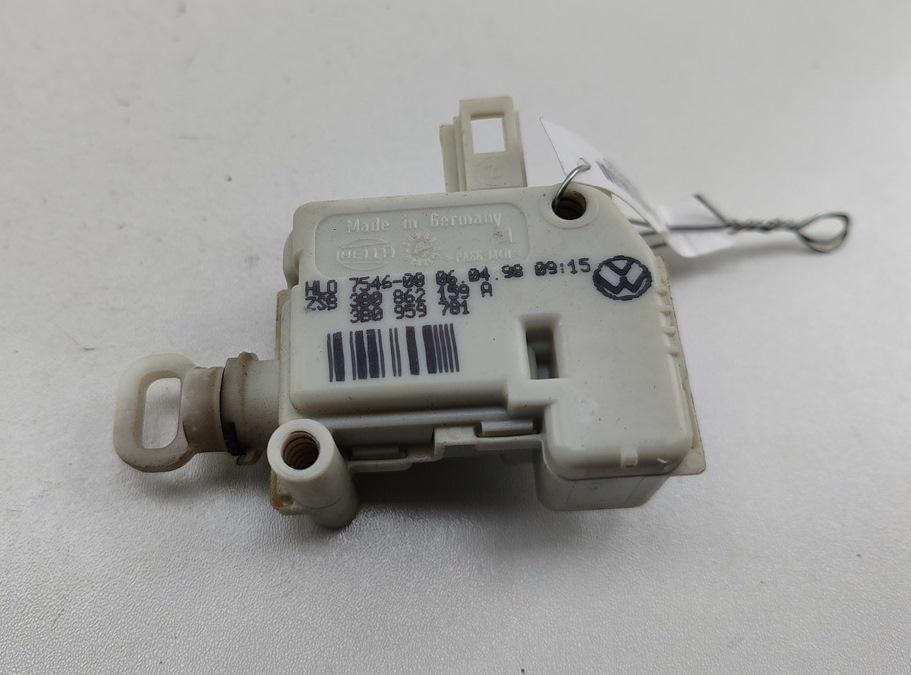 активатор замка багажника Audi A6 C5 1998, 1.8 л., Ti, бензин, МКПП, чёрный, универсал, 3B0862159A