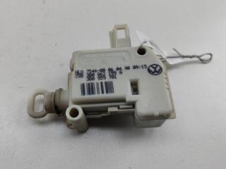 активатор замка багажника Audi A6 C5 1998, 1.8 л., Ti, бензин, МКПП, чёрный, универсал, 3B0862159A