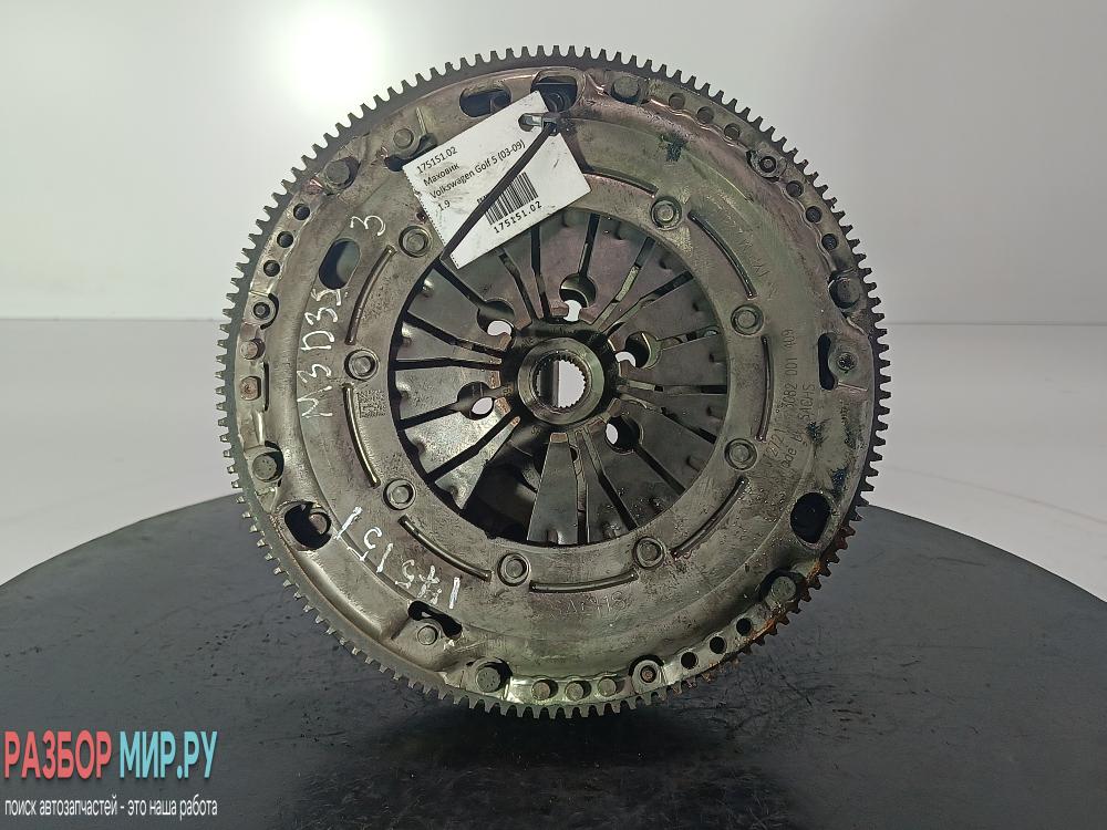 маховик Volkswagen Golf 5 поколение 2007, цвет - фото №1