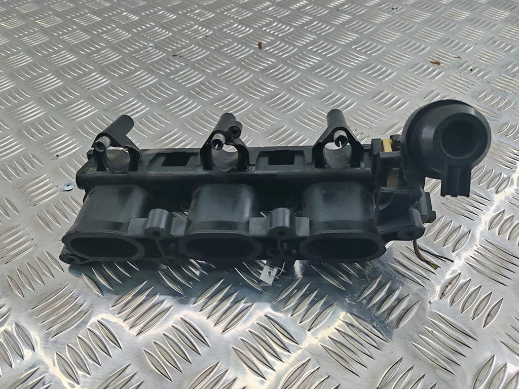 коллектор впускной Audi A4 B7 2005, 3.2 л., бензин, универсал, 06E133109E