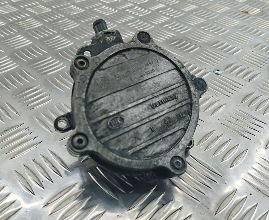насос вакуумный Audi A4 B7 2005, 3.2 л., бензин, АКПП, синий, универсал, 06E145100D
