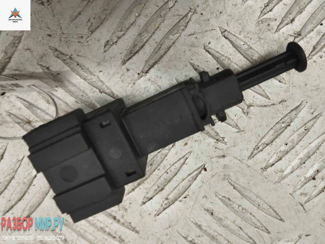 Датчик (включатель) стоп-сигнала Ford Galaxy 1 поколение 1998, 1.9 л., дизель, МКПП, красный, минивэн, 51125 - фото №1