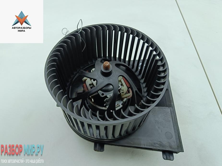 моторчик печки Volkswagen Golf 4 поколение 1998, 1.4 л., бензин, МКПП, серый, хетчбэк 5 дв., 1J1819021A - фото №1