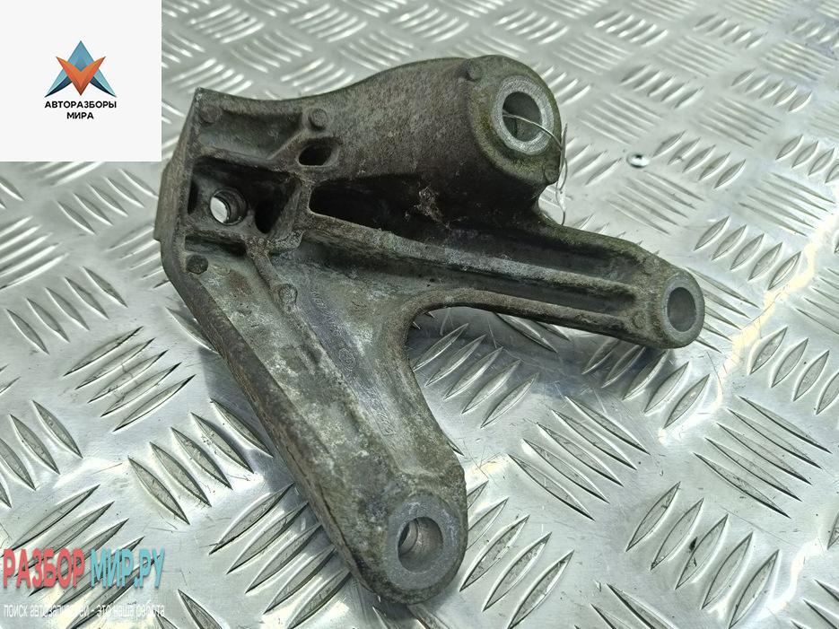 кронштейн КПП Ford Focus 2 поколение 2006, 1.8 л., бензин, МКПП, чёрный, универсал, 4M517M125FB - фото №1