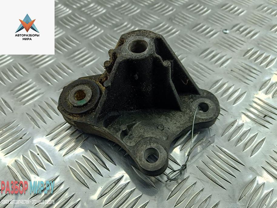 кронштейн КПП Ford Focus 2 поколение 2006, 1.8 л., бензин, МКПП, чёрный, универсал, 4M516P093F - фото №1