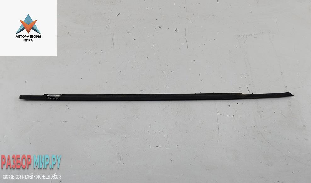 Молдинг стекла двери наружный Skoda Fabia 2 поколение (5J) 2009, 1.2 л., бензин, МКПП, серый, хетчбэк 5 дв. - фото №1