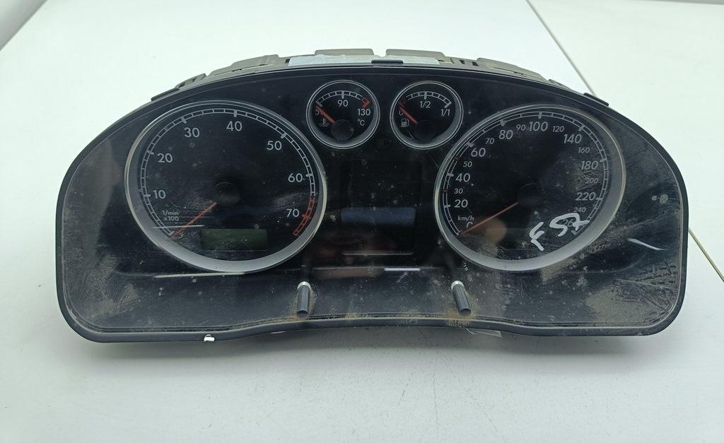 приборная панель Volkswagen Passat B5+ (GP) 2003, 1.6 л., бензин, МКПП, серый, универсал, 3B0920827