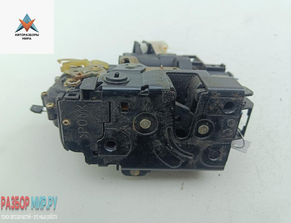 замок двери задней левой Volkswagen Golf 4 поколение 1999, 1.6 л., бензин, МКПП, синий, универсал, 3B4839016 - фото №1