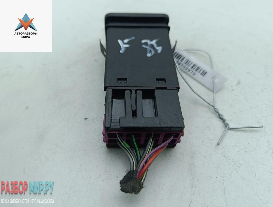 кнопка аварийной сигнализации Volkswagen Golf 4 поколение 1999, 1.6 л., бензин, МКПП, серый, универсал, 1J0953235A - фото №1