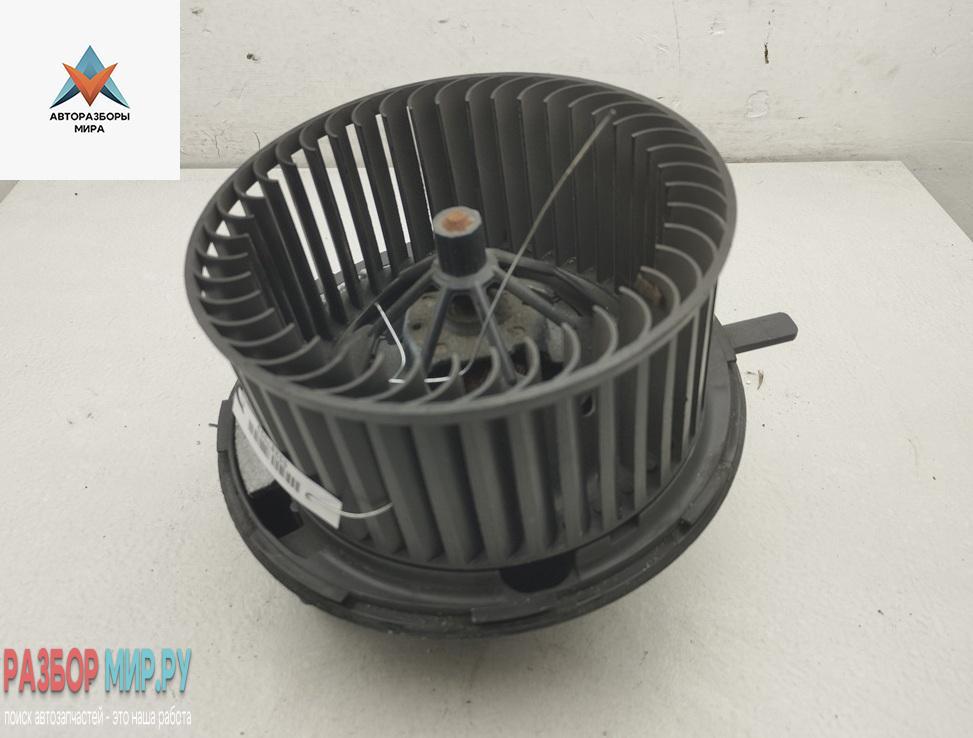 моторчик печки Volkswagen Passat B6 2006, 2.0 л., бензин, МКПП, серый, седан - фото №1