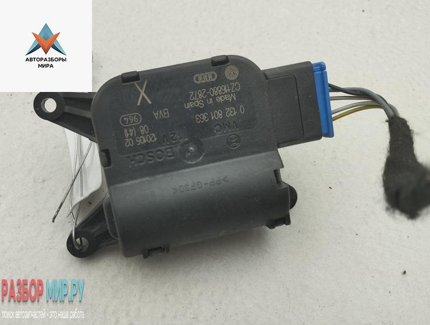 моторчик заслонки печки Volkswagen Passat B6 2006, 2.0 л., бензин, МКПП, серый, седан, 0132801363 - фото №1