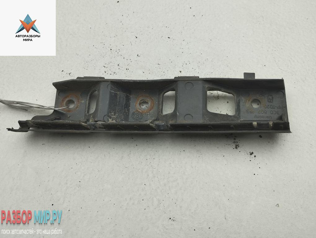 кронштейн переднего бампера Volkswagen Passat B6 2005, 2.0 л., дизель, МКПП, серый, универсал, 3C0807183 - фото №1