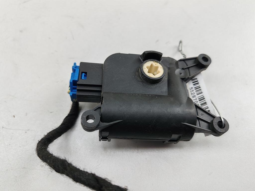 моторчик заслонки печки Volkswagen Passat B6 2006, 2.0 л., бензин, МКПП, серый, седан, 3C0907511D - фото №1
