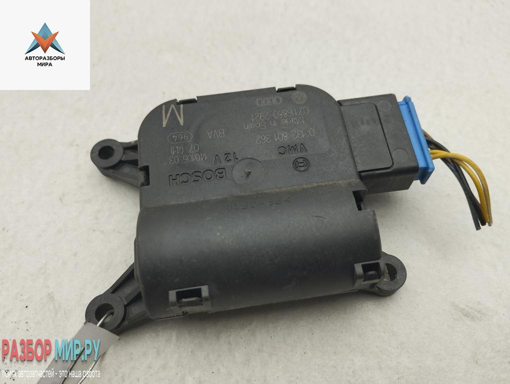 моторчик заслонки печки Volkswagen Passat B6 2006, 2.0 л., бензин, МКПП, серый, седан, 0132801362 - фото №1