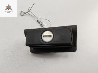 кнопка открытия багажника Volkswagen Golf 3 поколение 1993, 1.8 л., бензин, МКПП, красный, хетчбэк 5 дв.