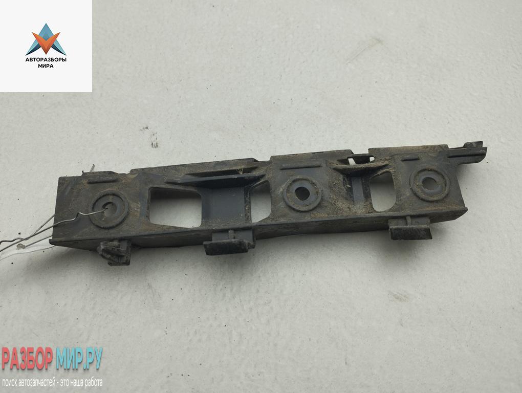 кронштейн переднего бампера Volkswagen Passat B6 2005, 2.0 л., дизель, МКПП, серый, универсал, 3C0807184 - фото №1