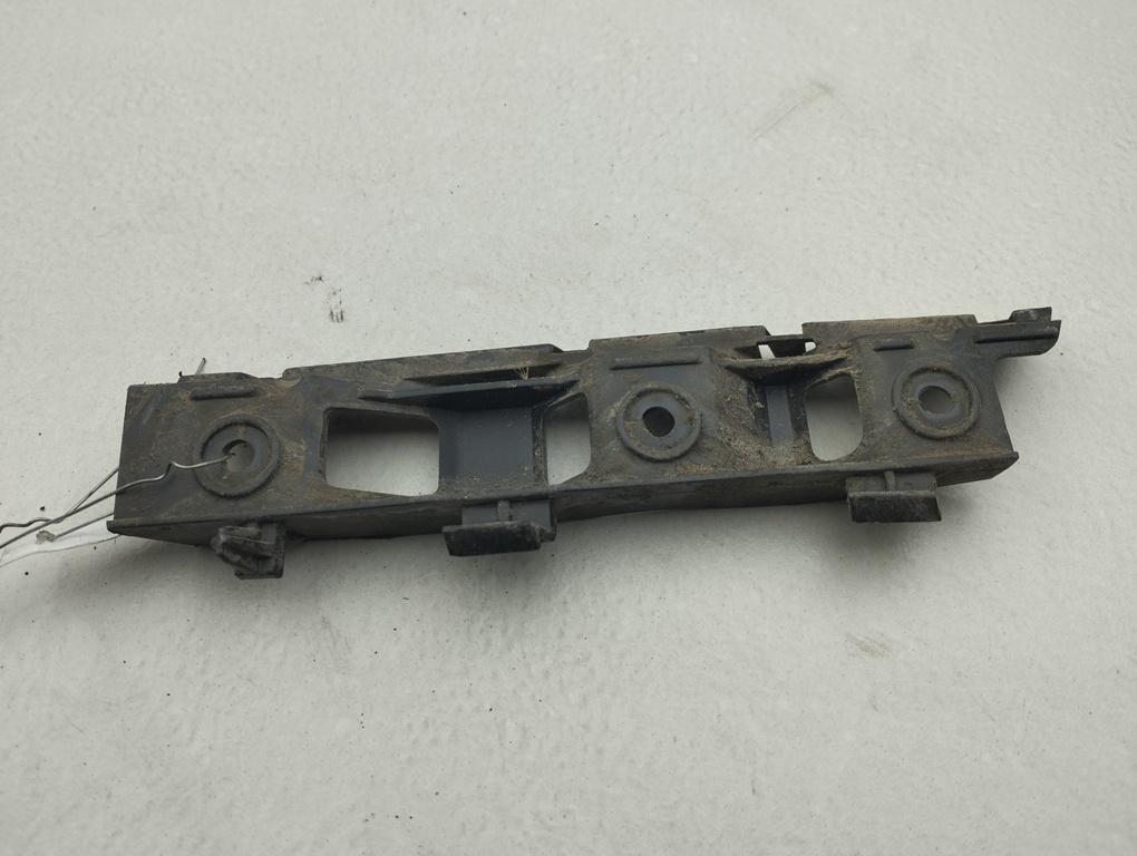 кронштейн переднего бампера Volkswagen Passat B6 2005, 2.0 л., дизель, МКПП, серый, универсал, 3C0807184
