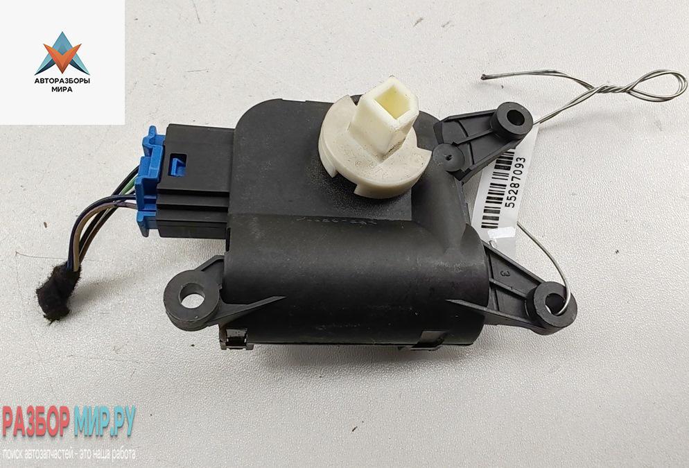 моторчик заслонки печки Volkswagen Passat B6 2006, 2.0 л., бензин, МКПП, серый, седан, 0132801363 - фото №1