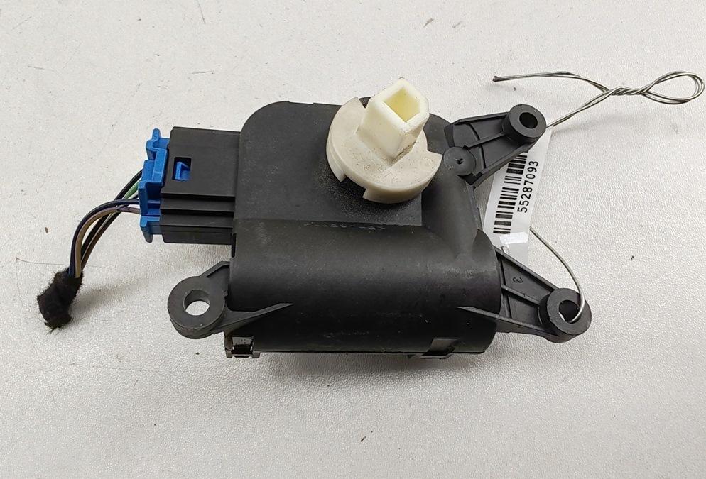 моторчик заслонки печки Volkswagen Passat B6 2006, 2.0 л., бензин, МКПП, серый, седан, 0132801363