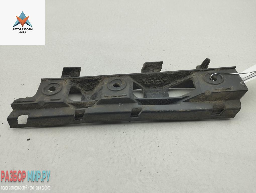 кронштейн переднего бампера Volkswagen Passat B6 2006, 1.6 л., бензин, АКПП, чёрный, универсал, 3C0807184 - фото №1