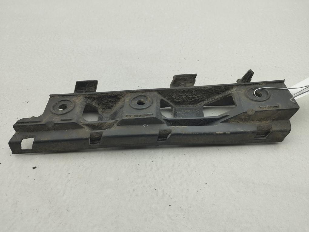 кронштейн переднего бампера Volkswagen Passat B6 2006, 1.6 л., бензин, АКПП, чёрный, универсал, 3C0807184