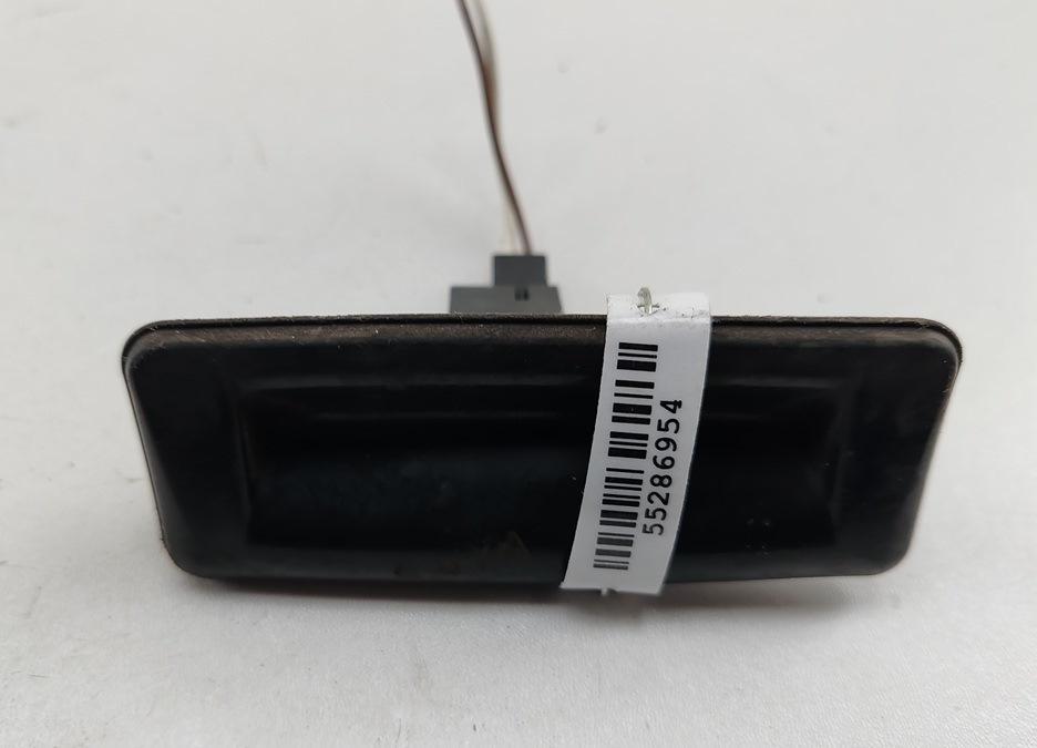кнопка открытия багажника Skoda Yeti 2010, 2.0 л., дизель, МКПП, коричневый, внедорожник 5 дв., 3T0827566C