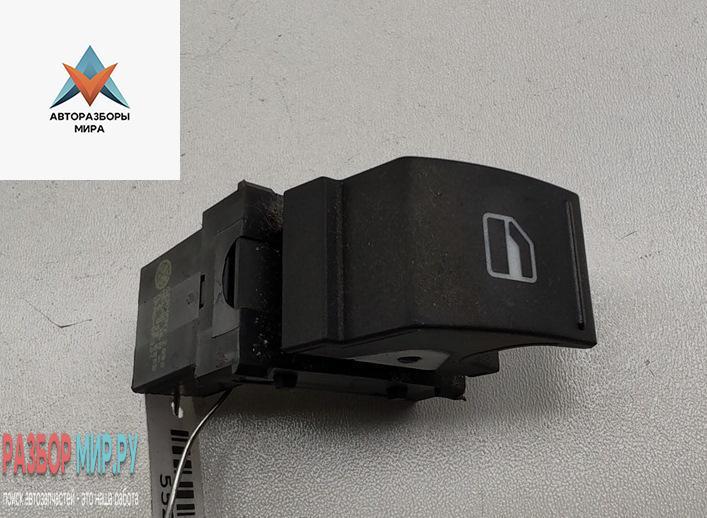 кнопка стеклоподъемника переднего правого Volkswagen Golf 6 поколение 2010, 1.6 л., дизель, МКПП, серый, универсал, 7L6959855B - фото №1