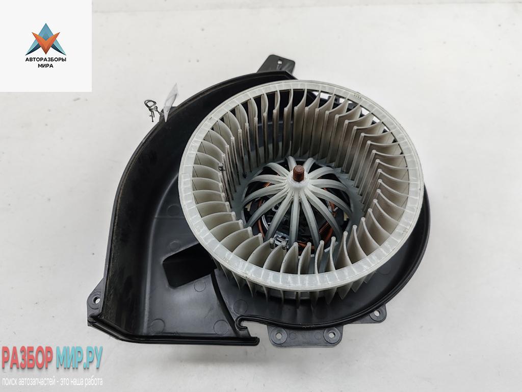 моторчик печки Skoda Fabia mk3 (NJ) 2015, 1.2 л., бензин, МКПП, белый, универсал, 6R1819015 - фото №1