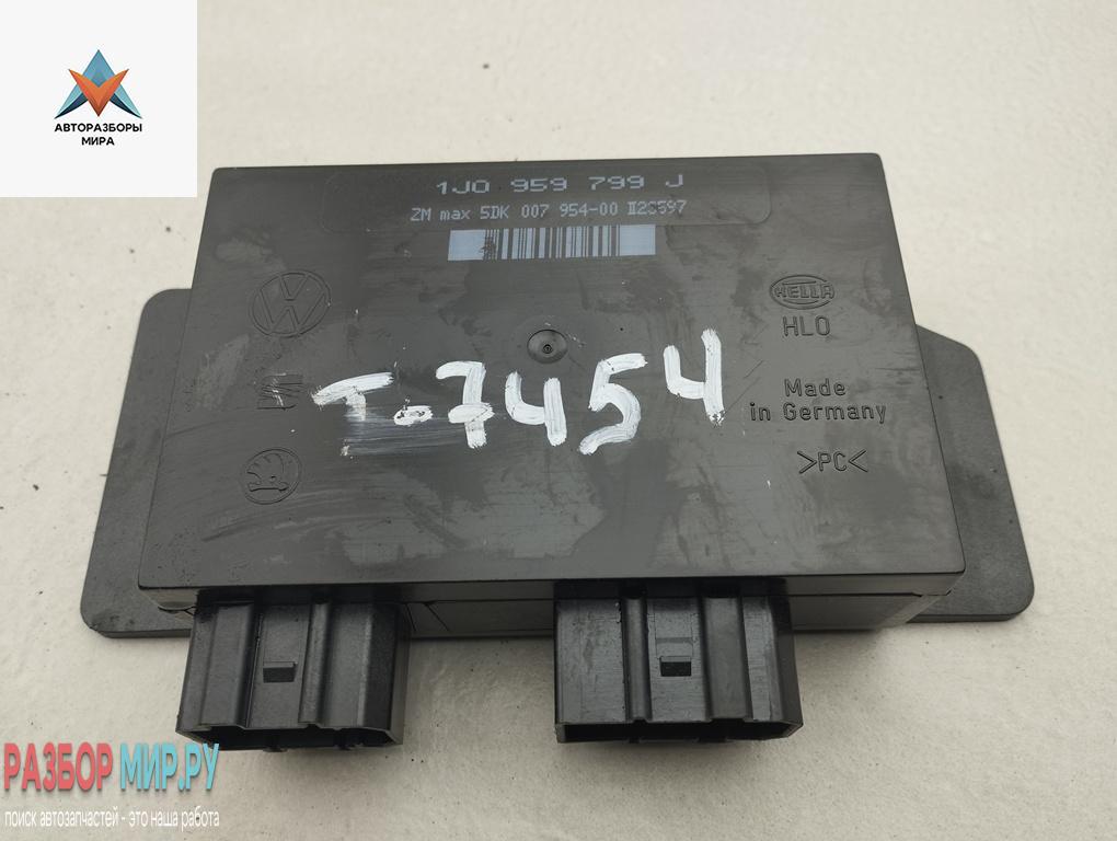 блок комфорта Volkswagen Passat B5 1997, 1.6 л., бензин, МКПП, синий, универсал, 1J0959799J - фото №1