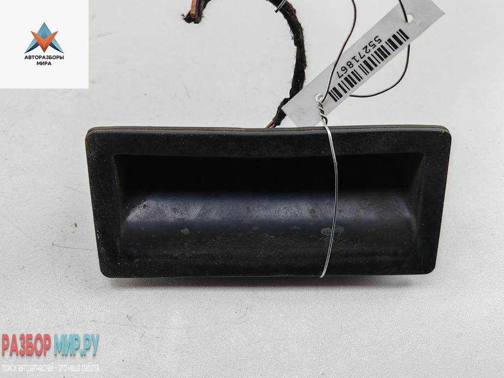 кнопка открытия багажника Volkswagen Golf 6 поколение 2010, 1.6 л., дизель, МКПП, серый, универсал, 5N0827566 - фото №1