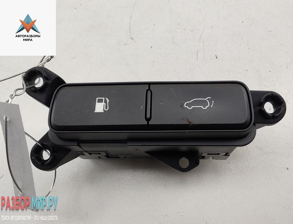 Кнопка открывания лючка топливного бака Kia Sorento 3 поколение 2016, 2.2 л., дизель, АКПП, серый, внедорожник 5 дв., 299157828 - фото №1