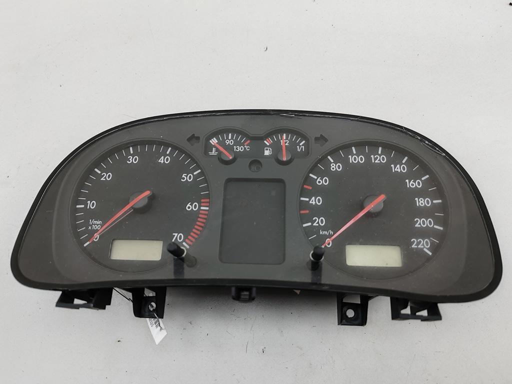 приборная панель Volkswagen Golf-4 1999, 1.4 л., бензин, МКПП, синий, хетчбэк 5 дв., 1J0919881