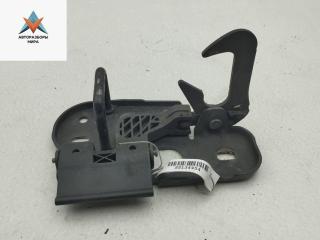 замок капота Volkswagen Passat B6 2006, 2.0 л., бензин, МКПП, синий, универсал, 3C0823480