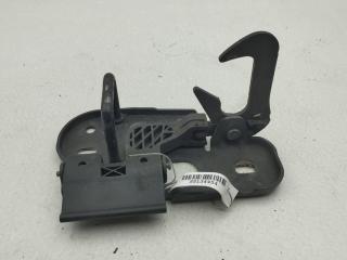 замок капота Volkswagen Passat B6 2006, 2.0 л., бензин, МКПП, синий, универсал, 3C0823480