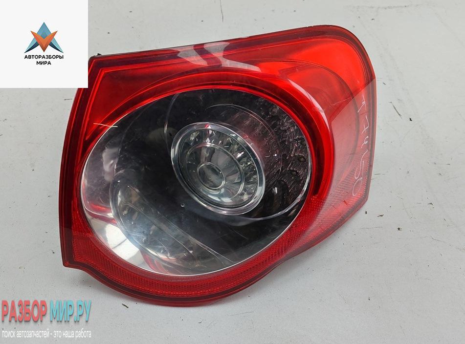 фонарь задний правый Volkswagen Passat B6 2006, 1.6 л., бензин, АКПП, чёрный, универсал, 3C9945096C - фото №1